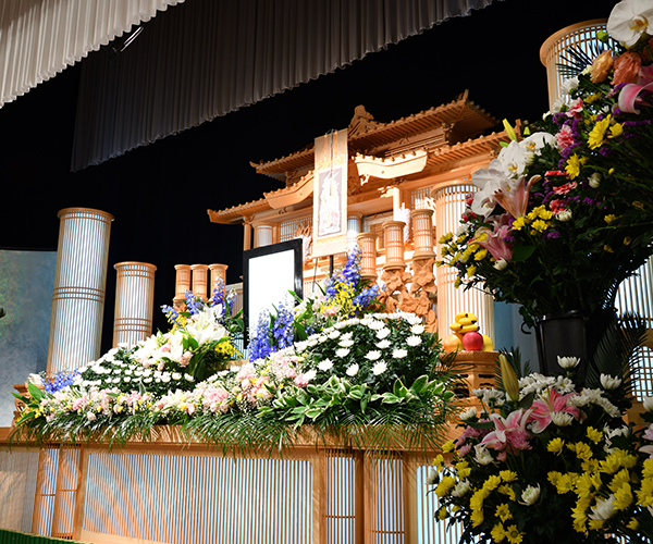 こころ斎苑 飯坂の感動が広がる「祭壇生花」