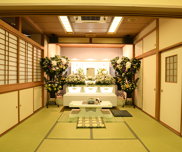こころ斎苑 さつき感動が広がる「祭壇生花」