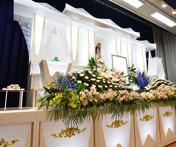 こころ斎苑 鎌田の感動が広がる「祭壇生花」