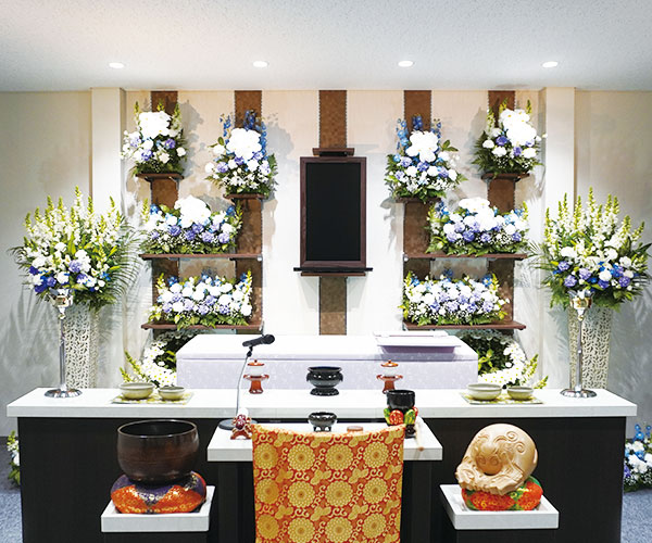 もとみや斎場 家族葬ホールの感動が広がる「祭壇生花」